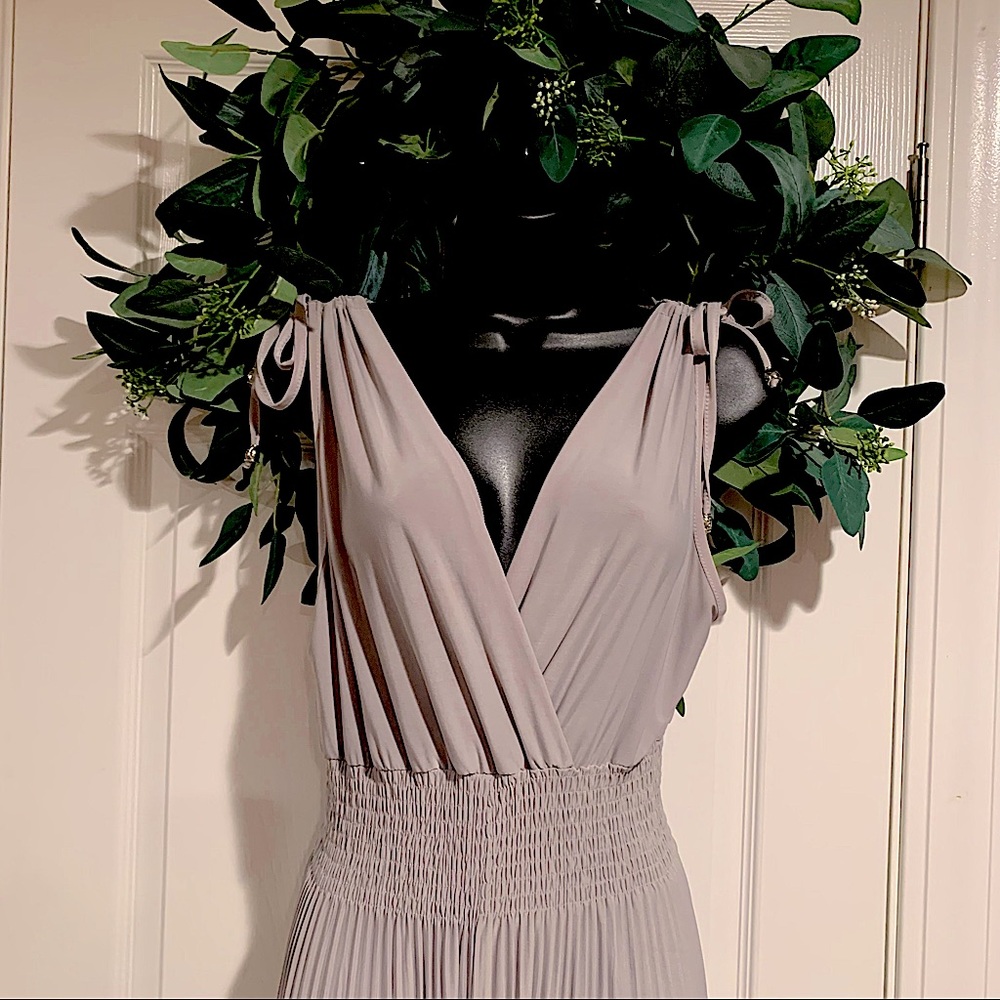 Pleated V-Neck Wide-Leg Jumpsuit in Light Gray - Picture 2 of 8